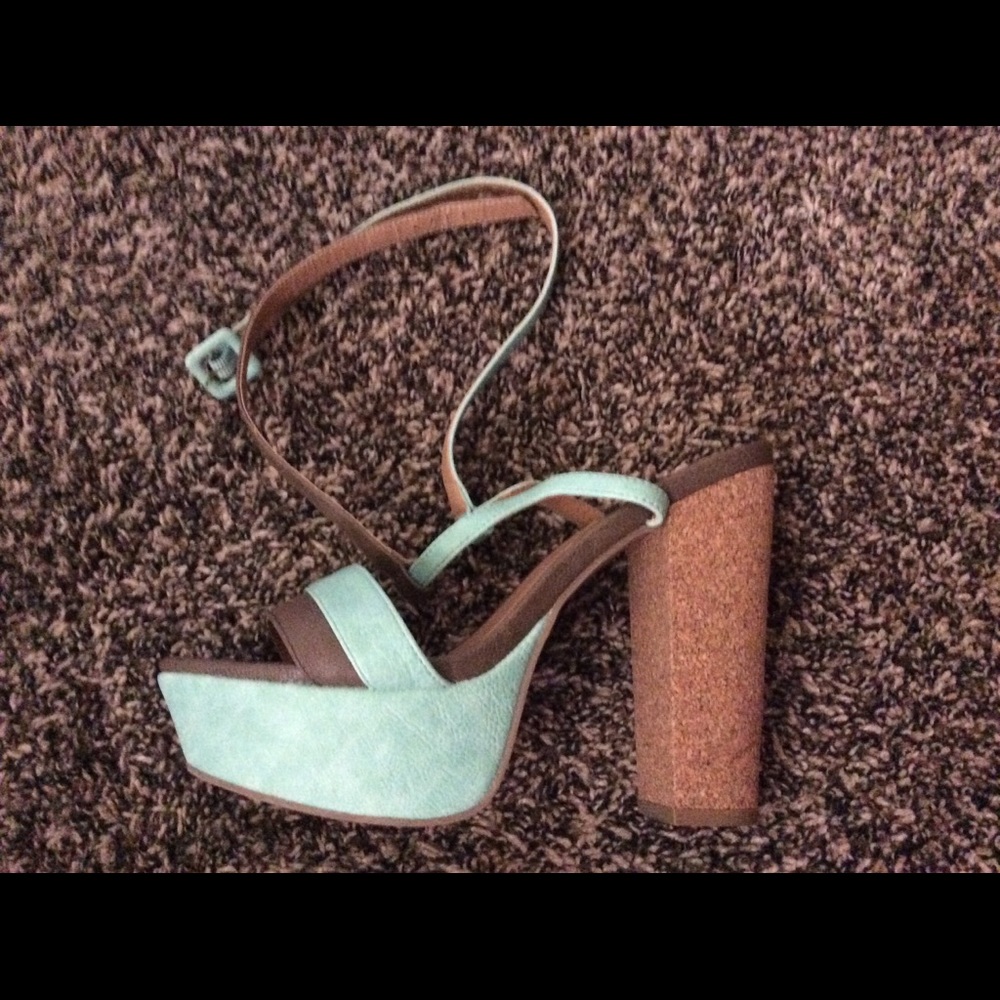 Ankle strapped heeled sandals